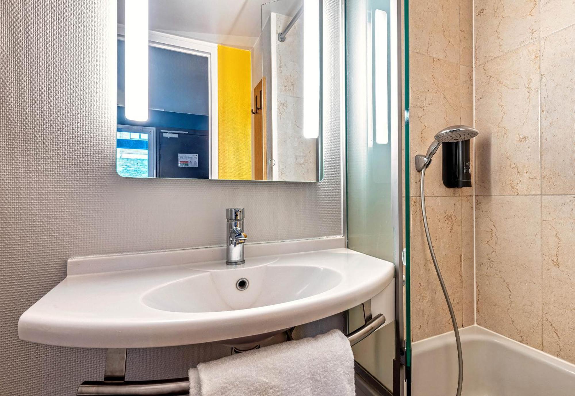 B&B Hôtel Quimper Nord Douarnenez Exterior foto